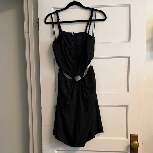 Aakaa Black Cutout Ring Detail Mini Dress - Picture 4 of 5